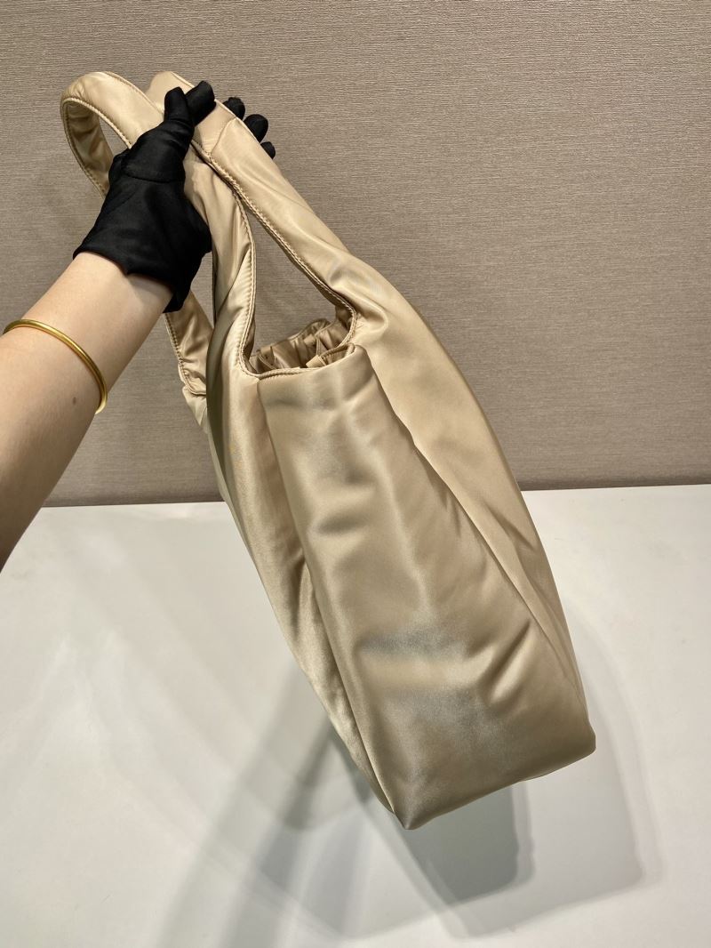 Pra*a tote bags